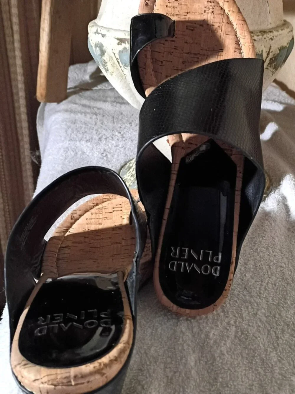 The Gyer Wedge  from Donal Pliner Black womens size 8.5